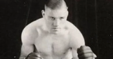 Len Wickwar, British boxer, fought 473 bouts (1928–1947), holding record for most professional fights.