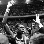 Kareem Abdul-Jabbar acknowledges the crowd after breaking the NBA career scoring mark during the Lakers’ win over the Jazz on April 5, 1984, in Las Vegas.