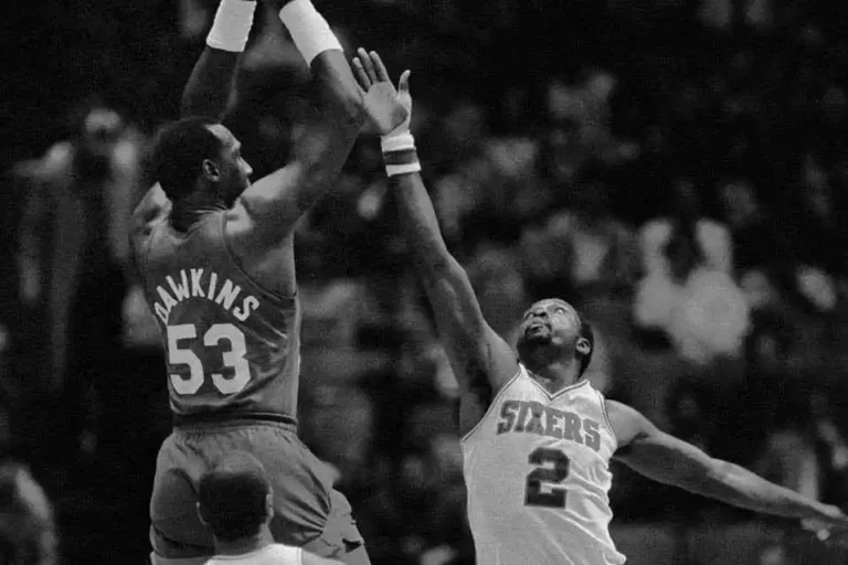 Moses Malone, right, defends Darryl Dawkins in this April 20, 1984, photo. Malone, an NBA Hall of Famer and three-time MVP, died Sunday at age 60. Two weeks ago, Dawkins died at 58.