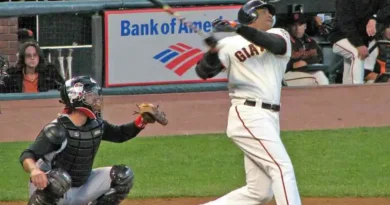 Barry Bonds follow through.