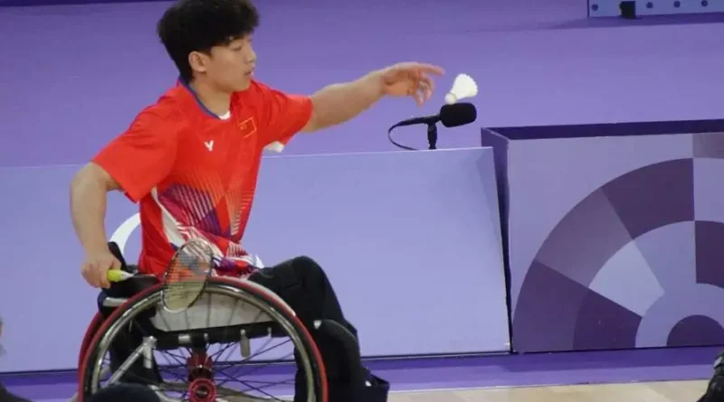 Qu Zimo at the Paris 2024 Paralympics Badminton Men's Singles WH1 final 01.