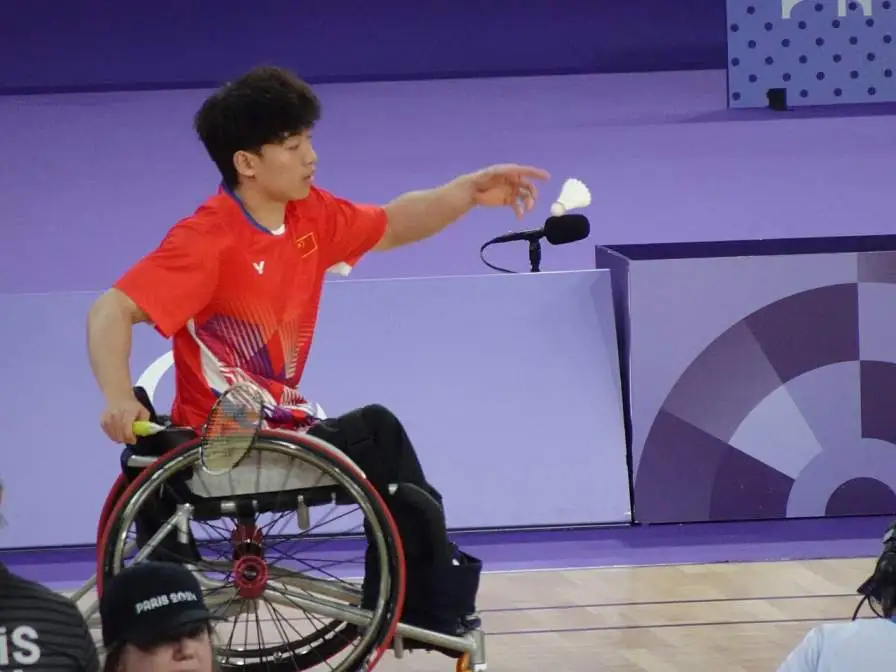 Qu Zimo at the Paris 2024 Paralympics Badminton Men's Singles WH1 final 01.
