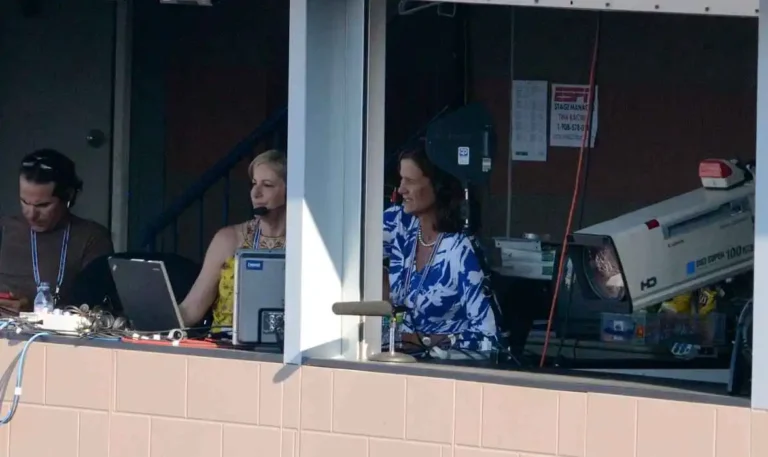 Pam Schriver (Right) Chris Evert (left) Calling the Open.