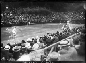 Lenglen vs Mallory at 1921 World Hard Court Championships.