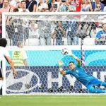 El Hadary saving a penalty shot from Saudi Arabia's Fahad Al-Muwallad at the 2018 FIFA World Cup.