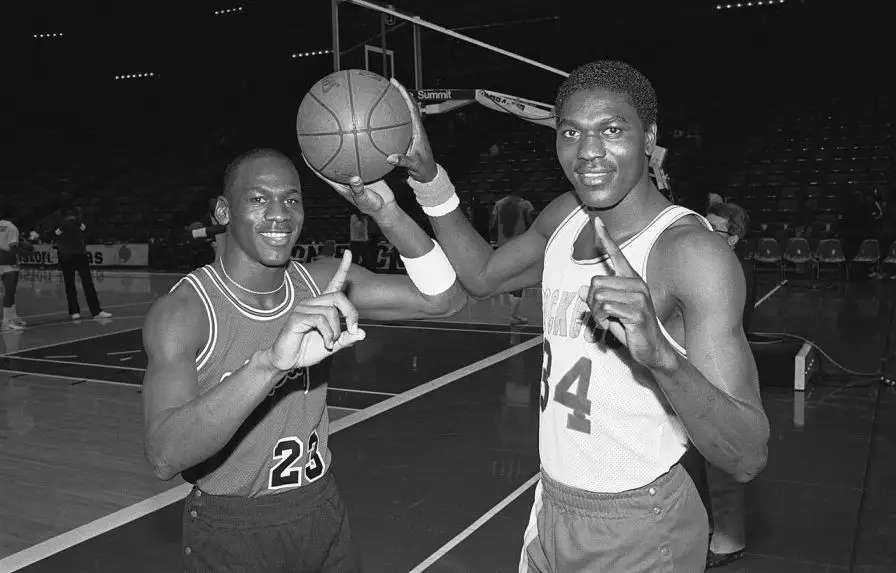 (Original Caption) The top two NBA Rookie of the Year candidates, Chicago Bulls'Michael Jordan (left) and Houston Rockets' Akeem Olajuwon, give their own votes to whom should win the award at the end of the season.